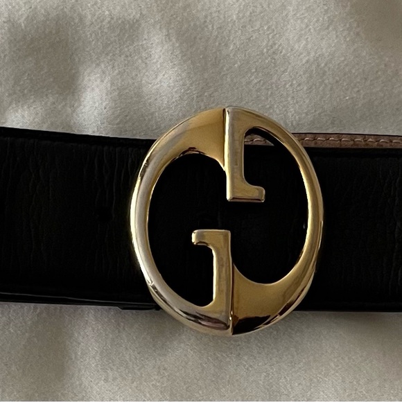Gucci Black Belt with Gold Logo Buckle - Picture 1 of 6